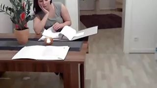 نوجوان مساج پورنو خارجی fucks حلق اور بلی کے petite brunette Riana