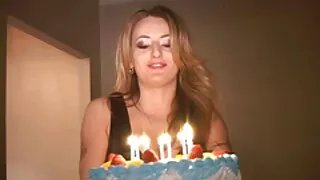 لچکدار گندی سنہرے بالوں والی slut شیشے میں ہے analfucked mish کی طرف سے بی یکسی خارجی بی سی کے مالک